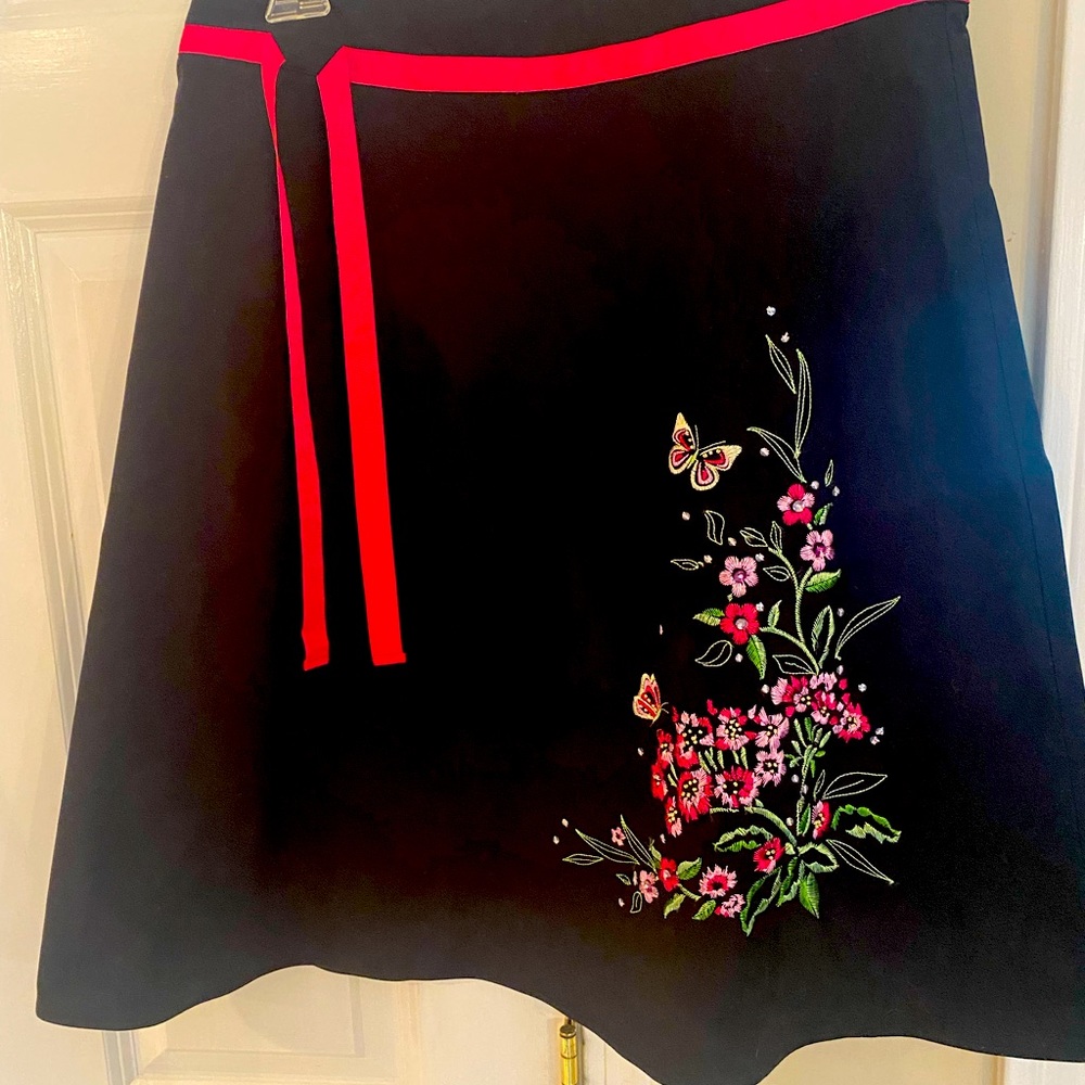 Casual Corner Black A-line Skirt Size 8